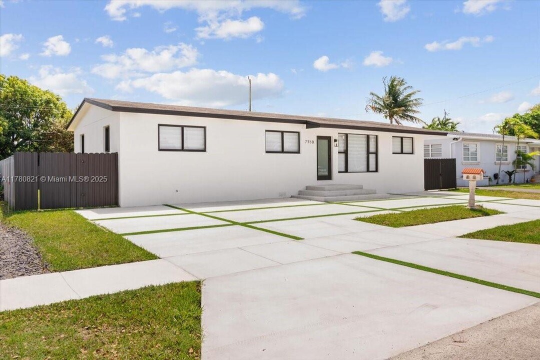 7750 SW 17th Terrace in Miami, FL - Building Photo