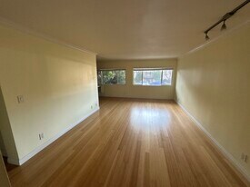 1154 S Barrington Ave, Unit 102 in Los Angeles, CA - Building Photo