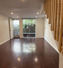 11652 Chenault St in Los Angeles, CA - Building Photo - Building Photo