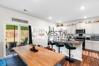 575 Country Oak Dr in Asheville, NC - Building Photo - Building Photo