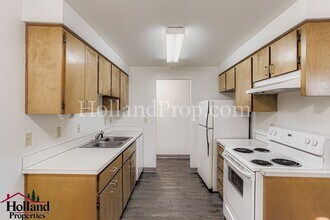 2253 Sunset Dr in Forest Grove, OR - Building Photo - Building Photo