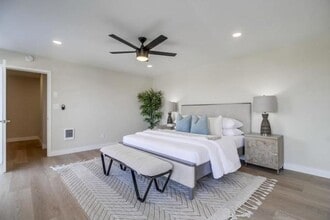 5015 Cape May Ave, Unit 211 in San Diego, CA - Building Photo - Building Photo