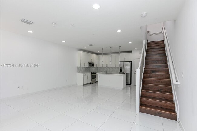 2610 NE 213th St in Miami, FL - Building Photo - Building Photo