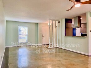 9103 Comburg Dr in Austin, TX - Building Photo - Building Photo