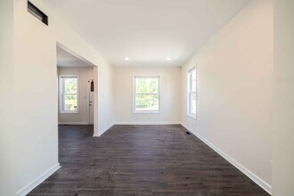 156 Leicester Ct-Unit -Unit 1 - T 9/30/22 (R) in Detroit, MI - Building Photo - Building Photo