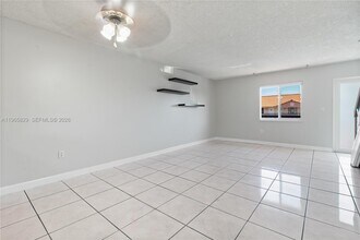 2162 W 60th St in Hialeah, FL - Building Photo - Building Photo