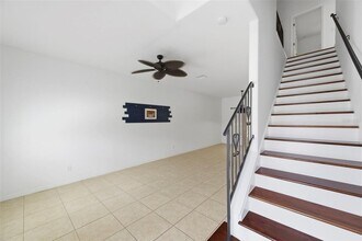 4118 Woodacre Ln in Tampa, FL - Building Photo - Building Photo