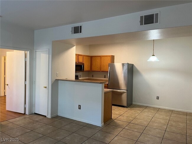 2121 Hussium Hills St in Las Vegas, NV - Building Photo - Building Photo