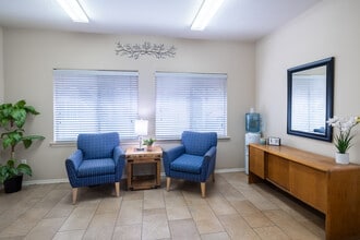 La Jolla Place Apartments in El Paso, TX - Building Photo - Lobby