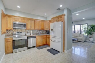 1728 NE 17th Ter in Fort Lauderdale, FL - Foto de edificio - Building Photo