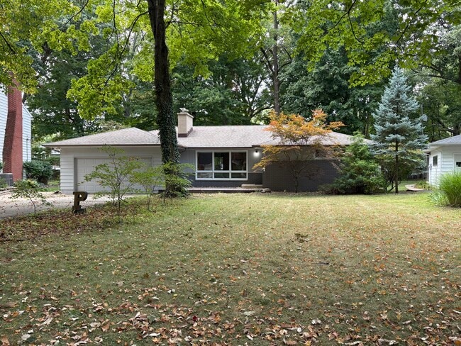 property at 1527 Summit Dr