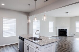 628 Metro Sta in Apex, NC - Building Photo - Building Photo