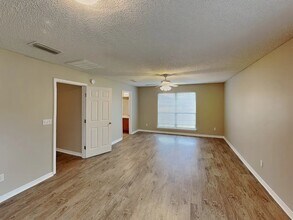 15582 Moss Hollow Dr in Jacksonville, FL - Building Photo - Building Photo