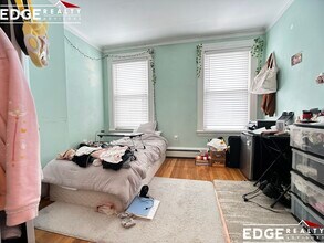32 Bayard St, Unit 1 in Boston, MA - Foto de edificio - Building Photo