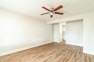 Royce Cir in Oak Ridge, TN - Building Photo