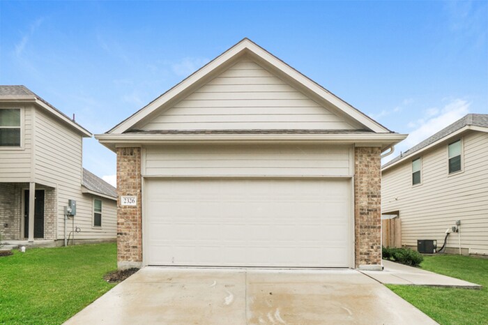 2326 Redlove Dr in San Antonio, TX - Building Photo