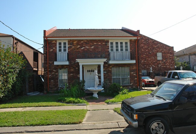 2301 Giuffrias Ave in Metairie, LA - Foto de edificio - Building Photo