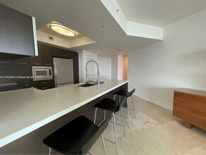 250 Sunny Isles Blvd in Sunny Isles Beach, FL - Building Photo - Building Photo