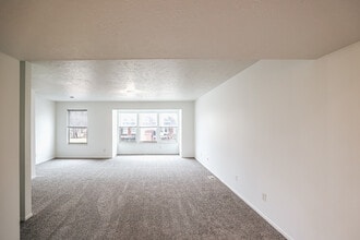 Lakeview Place in Cleveland, OH - Foto de edificio - Interior Photo