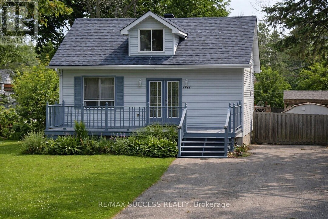 1711 St Johns Rd in Innisfil, ON - Building Photo