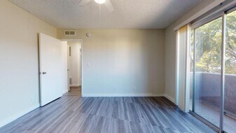 400 N Serrano Ave in Los Angeles, CA - Building Photo