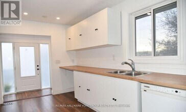 181 Penn Ave in Newmarket, ON - Building Photo - Building Photo