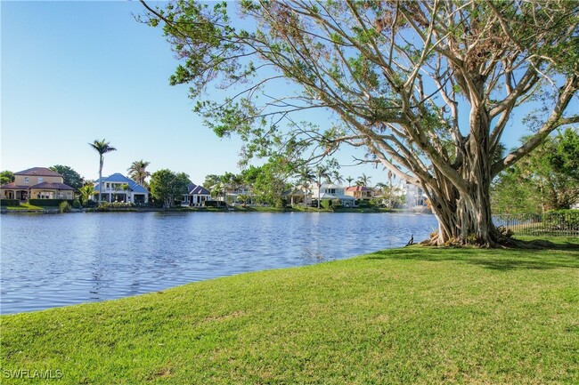 678 E Lake Dr in Naples, FL - Foto de edificio - Building Photo