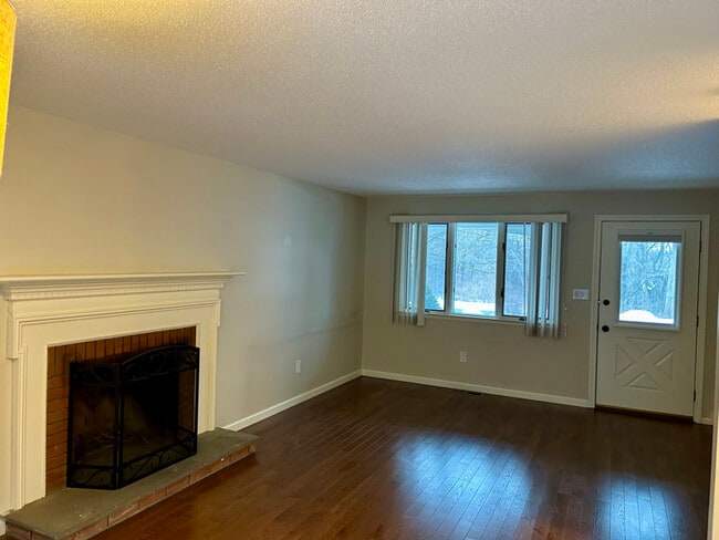 21 Waterview Dr in Windsor, CT - Foto de edificio - Building Photo