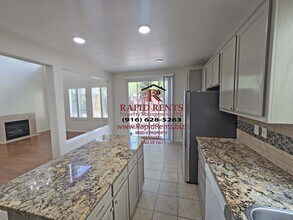 555 Centre Ct Dr in Tracy, CA - Building Photo - Building Photo