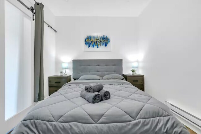 3776 De Bullion Rue in Montréal, QC - Building Photo - Building Photo