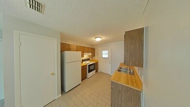12136 SE 53rd Terrace Rd in Belleview, FL - Building Photo - Building Photo