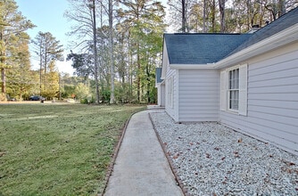 20 Homeport Dr in Newnan, GA - Building Photo - Building Photo