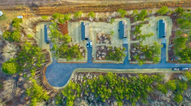 102 Hogan Hts Dr in Rossville, GA - Foto de edificio - Building Photo