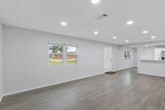 37 Private Rd in Dayton, TX - Building Photo - Building Photo