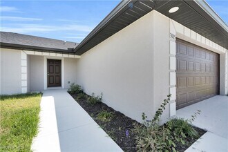 3007 53rd St W in Lehigh Acres, FL - Foto de edificio - Building Photo