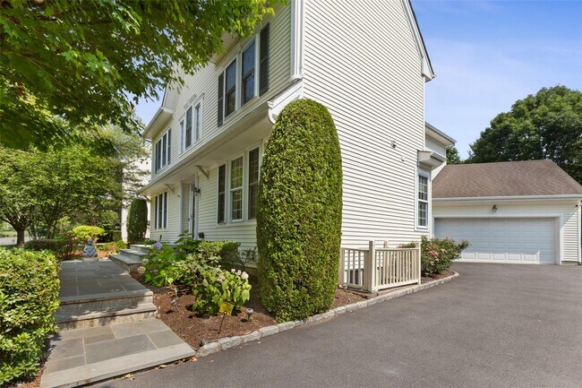 8 Legendary Cir in Rye Brook, NY - Foto de edificio - Building Photo