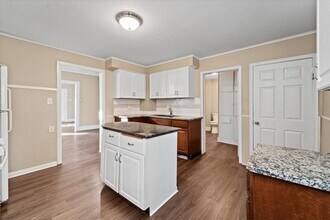 332 Goddard Rd in Wyandotte, MI - Building Photo - Building Photo