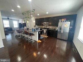 7883 River Rock Way in Columbia, MD - Building Photo - Building Photo