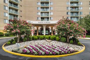 Marina Towers in Alexandria, VA - Building Photo - Building Photo