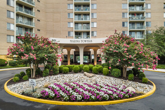 Marina Towers in Alexandria, VA - Foto de edificio - Building Photo