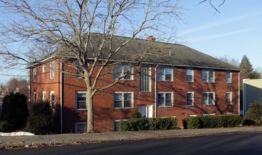 40-42 Elm Ave in Rumford, RI - Foto de edificio - Building Photo