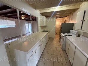 3111 E Glen Oaks Dr in Wichita, KS - Building Photo - Building Photo
