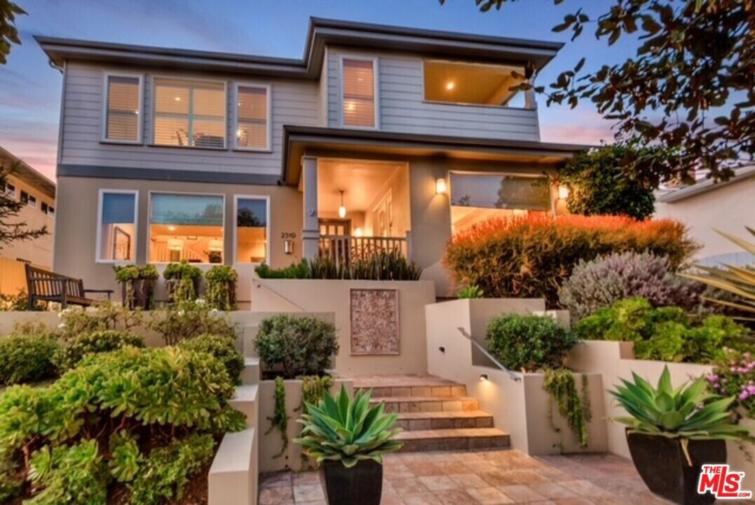 2319 Bagley Ave in Los Angeles, CA - Building Photo