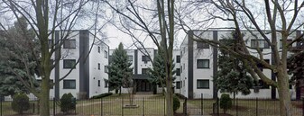 7621 N Sheridan Rd in Chicago, IL - Building Photo