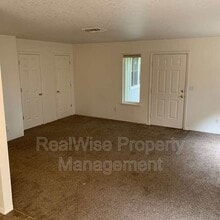 1636 Leonard Rd in Grants Pass, OR - Building Photo - Building Photo