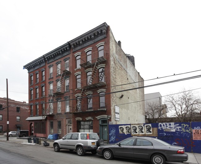 176 West St in Brooklyn, NY - Building Photo - Building Photo