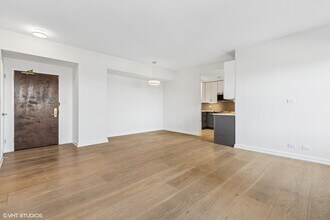 2100 N Lincoln Park W in Chicago, IL - Building Photo - Building Photo