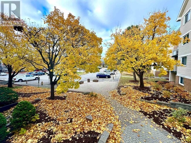 260 Brittany Dr in Ottawa, ON - Building Photo - Building Photo