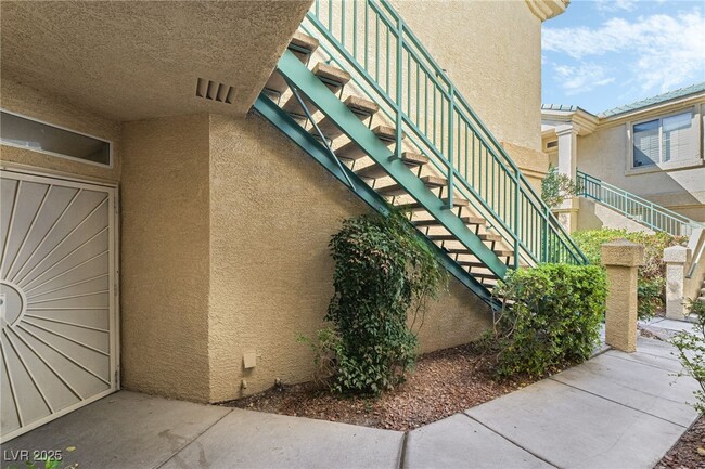 5155 W Tropicana Ave in Las Vegas, NV - Building Photo - Building Photo