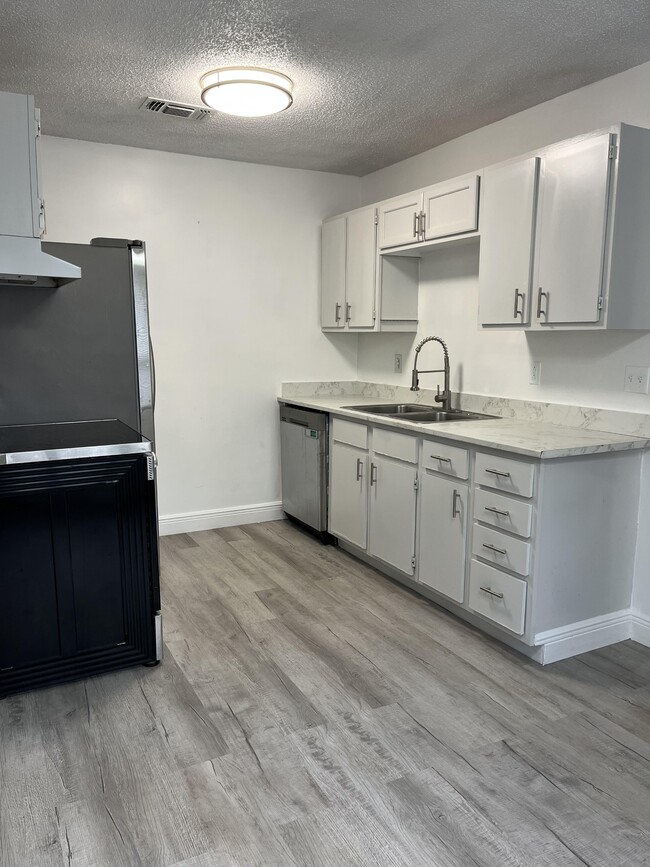 512 Stallings Ave in Deltona, FL - Building Photo - Building Photo
